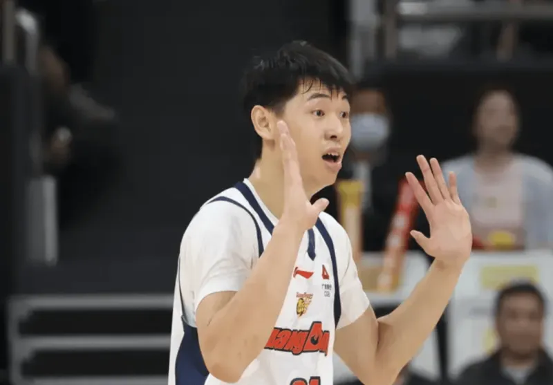 开云app-崔永熙全场出战17分钟，投篮2中1得到2分4篮板